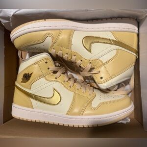WMNS AIR JORDAN 1 MID SE